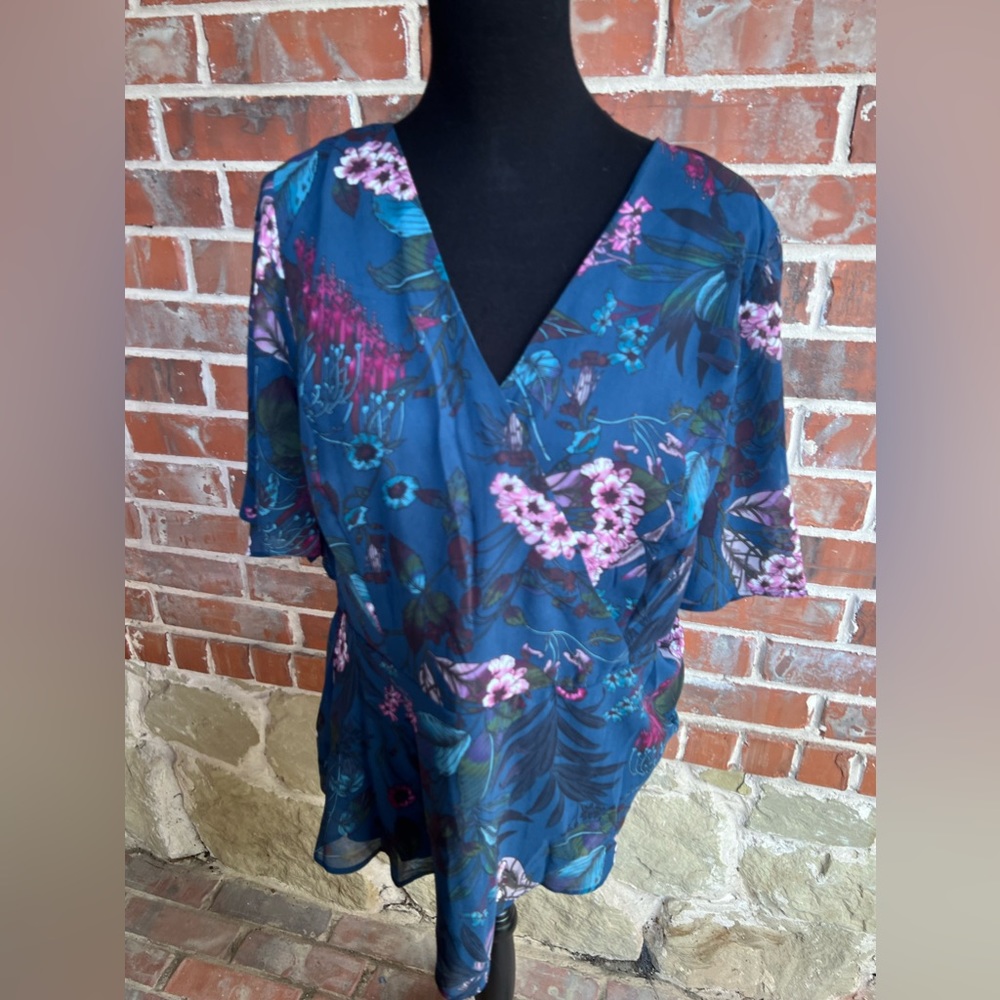 Short sleeve peplum faux wrap shirt, ties in back